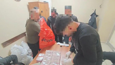 Külçe külçe altın, deste deste para... Hepsi havalimanında ele geçirildi