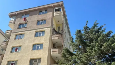 Kadıköy Belediyesi'nden balkonu çöken apartmana mühür