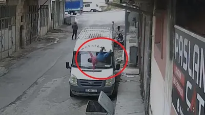 İki yaşındaki minik çocuğun mucize kurtuluşu saniye saniye kamerada!