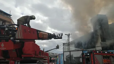 İstanbul'da iş merkezinde büyük yangın!