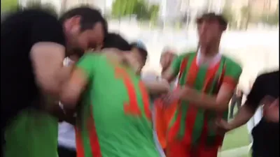 Sahada skandal! Şırnak'ta bir koruma polisi sahaya dalıp futbolcuyu darp etti!