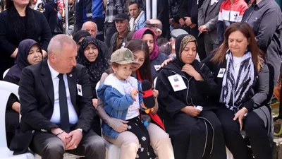 Şehidin 4 yaşındaki kızından kahreden sözler: ''İğne babama batıyor...''