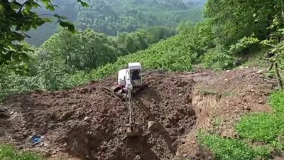 Kaçak kazı yapan defineciler suçüstü yakalandı
