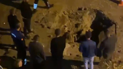 Doğalgaz değil tazyikli su... Asfaltı patladı; ortalık savaş yerine döndü