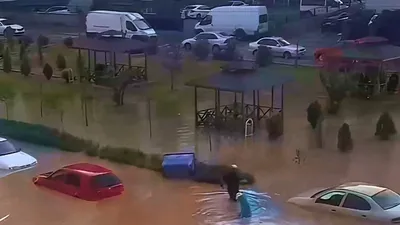 Sel suları bir ilimizi yuttu: Araçlar sulara gömüldü!