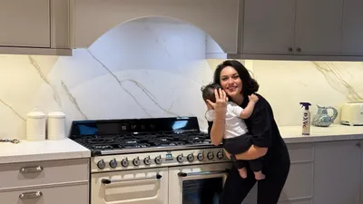 Türkiye'yi terk eden Ezgi Mola'nın evi işgalciler tarafından ele geçirildi!