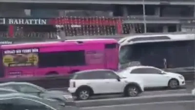 İstanbul'da metrobüs kazası: Ölü ve yaralılar var
