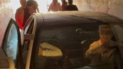 Trafiğin biri kadın 2 inatçı keçisi trafiği birbirine kattı!