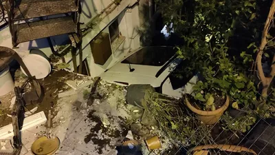 İstanbul'un kalbinde bir cip bina boşluğuna uçtu!
