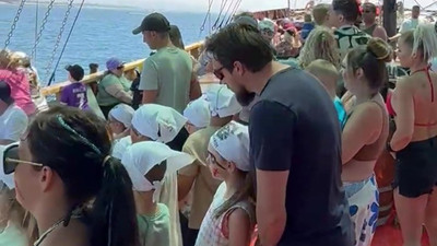 Yabancı turistler Antalya açıklarında büyük bir sürpriz yaşadı