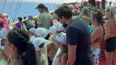 Yabancı turistler Antalya açıklarında büyük bir sürpriz yaşadı