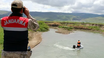 Jandarma'nın özel timinin botlarla, dronlarla çok özel görevi kamerada!
