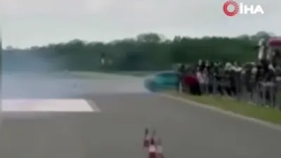''Drag'' yarışında sürücü seyircilerin arasına daldı: Çok sayıda yaralı var!