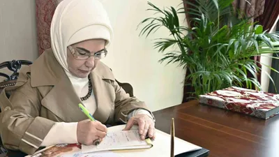 Emine Erdoğan Cumhurbaşkanı Erdoğan'ı geçti