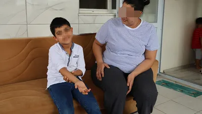 Bir aile 7 yaşındaki otizmli çocuklarının vücudundaki morluk ve tırnak izleri için harekete geçti!