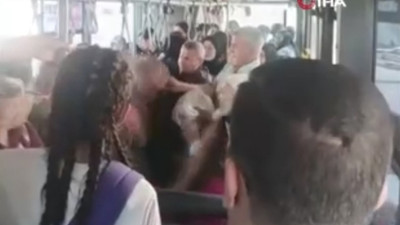Taciz iddiası otobüsü karıştırdı, tekme tokat kavga ettiler