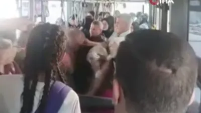 Taciz iddiası otobüsü karıştırdı, tekme tokat kavga ettiler