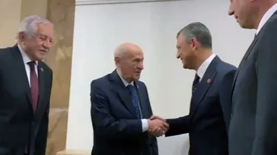 Devlet Bahçeli ile Özgür Özel arasında çok konuşulacak diyaloglar ve görüntüler