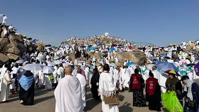 Milyonlarca hacı adayı Arafat'ta buluştu