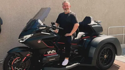 Cem Yılmaz'ın 2,5 milyon TL'lik 3 tekerli oyuncağı olay oldu
