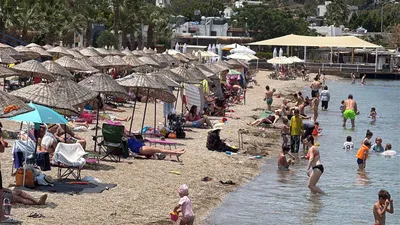 Bodrum'da bayram kalabalığı kamerada: Plajlarda boş yer kalmadı