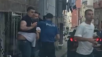 İstanbul'da ''dayı'' dehşeti! 4 yaşındaki yeğeninin olduğu araca kaldırım taşıyla saldırdı