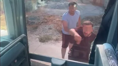 Trafik teröristleri bu sefer de turist otobüsüne saldırdı