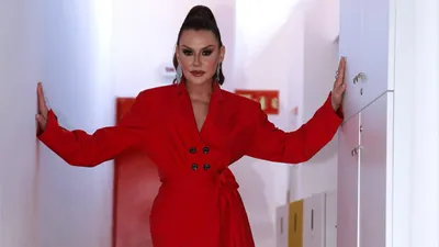 Şimdilerde 54 yaşında olmasına rağmen 30 yaş genç gözüken ünlü şarkıcı zayıflama sırrını açıkladı