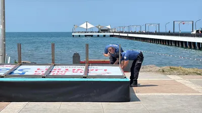 Fuarda demir pano devrildi: Yaralı öğrenciler var!