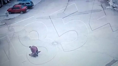 Zihinsel engelli vatandaşa sokak ortasında öldüresiye dayak