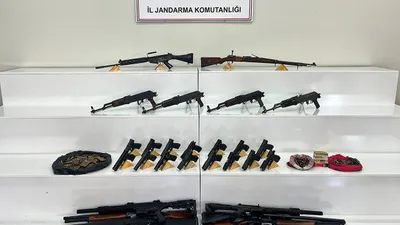 Akılalmaz operasyon kamerada: Her taşın altından bir silah çıktı!