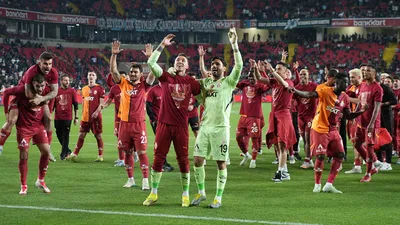 Galatasaray'da ayrılık kapıda! Yıldız futbolcu bavulunu topladı