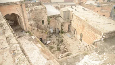 Atalarından miras kalan tarihi konağı servet harcayarak bu hale getirdi