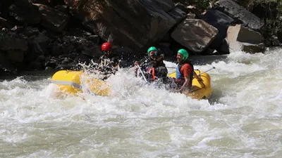 Elektrik arızasına rafting botuyla nefes kesen müdahale