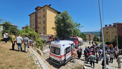 5 katlı apartmanda patlama: Yaralılar var