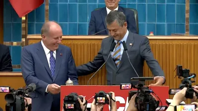 Muharrem İnce yeniden ''baba evi CHP'ye'' katıldı! Kürsüdeki ilk mesajı dikkat çekti!