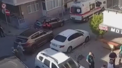 Polise yakalanmamak için çatıdan atladı