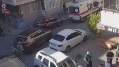 Polise yakalanmamak için çatıdan atladı