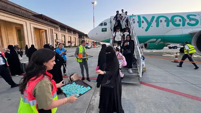 Arap turistler Rize-Artvin Havalimanı'nda çok özel törenle karşılandı