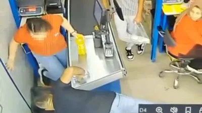 Markette kadın kasiyere korkunç saldırı! Önce tartıştı sonra yumrukladı!