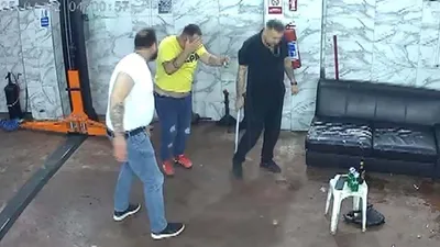 Oto tamircide levyeli dayak dehşeti kamerada