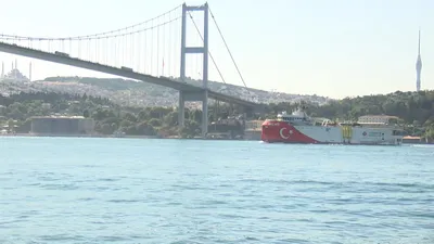 Somali görevini tamamlayan Oruç Reis, İstanbul Boğazı'ndan geçti