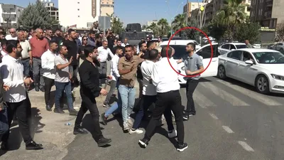 İstifa sloganlarına tepki gösterdi, meydan dayağı attılar!
