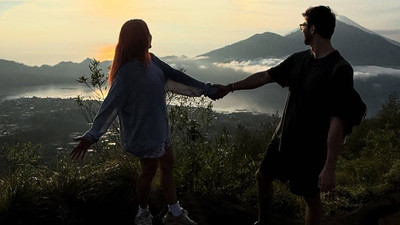 Güzel şarkıcı eşiyle yıllar sonra Tayland'ta ikinci balayına çıktı