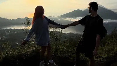 Güzel şarkıcı eşiyle yıllar sonra Tayland'ta ikinci balayına çıktı