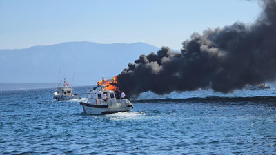 Çeşme'de lüks yatta yangın: Yattan geriye külleri kaldı!
