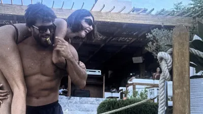 Can Yaman, Türkiye'ye getirdiği DJ sevgilisiyle sarmaş dolaş!