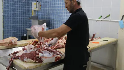 Selçuklu'dan beri böyle... Kasaplar büyülerden korunmak için tek tek kırıyor...
