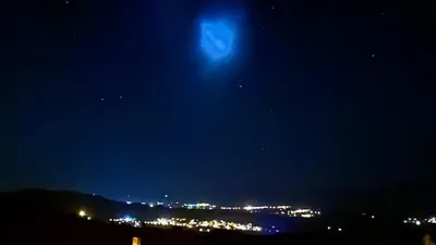 Gökyüzünde beliren gizemli mavi ışığın gizemi çözüldü