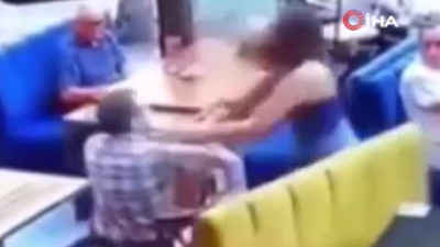 Sen misin tokat atan! Kadın garson müşteriyi evire çevire dövdü